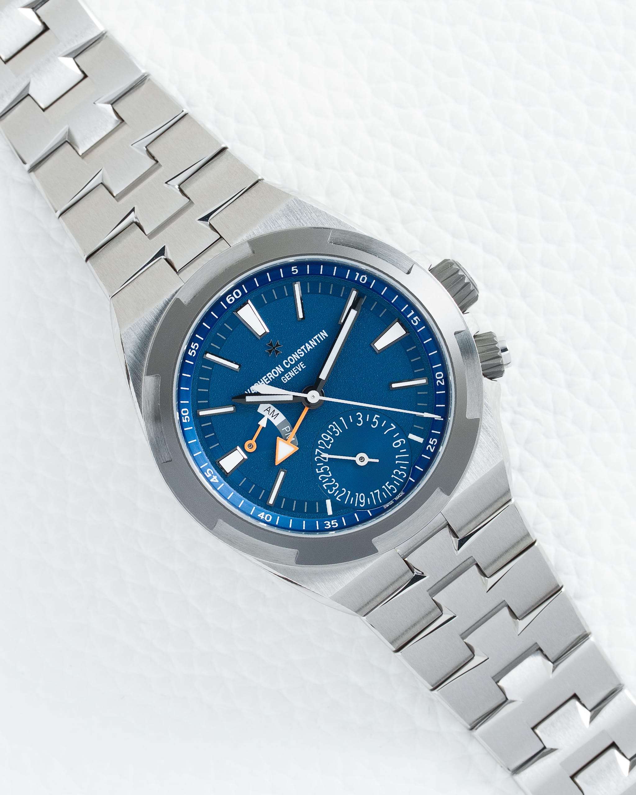 574 Vacheron Constantin Overseas 7930V/210T-H074 - Image 1